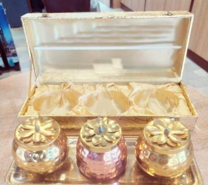 Premium 3 Jar set with tray in Golden box